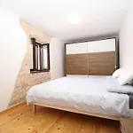 Hadrian's By Interhome
